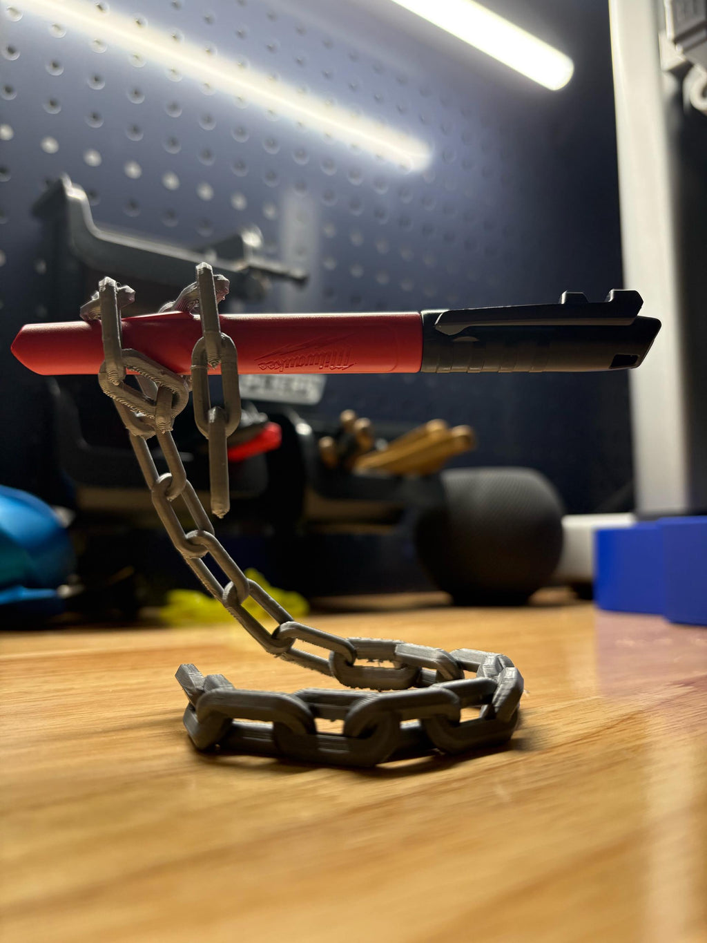 Floating Chain Pen Holder – Gravity Defying Desk Organizer, 3D Printed Levitating Pen Stand for Office, Home & Gaming Desk
